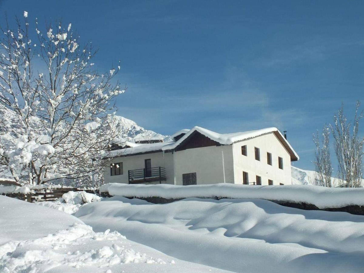 Roza'S Guest House Μέστια Εξωτερικό φωτογραφία