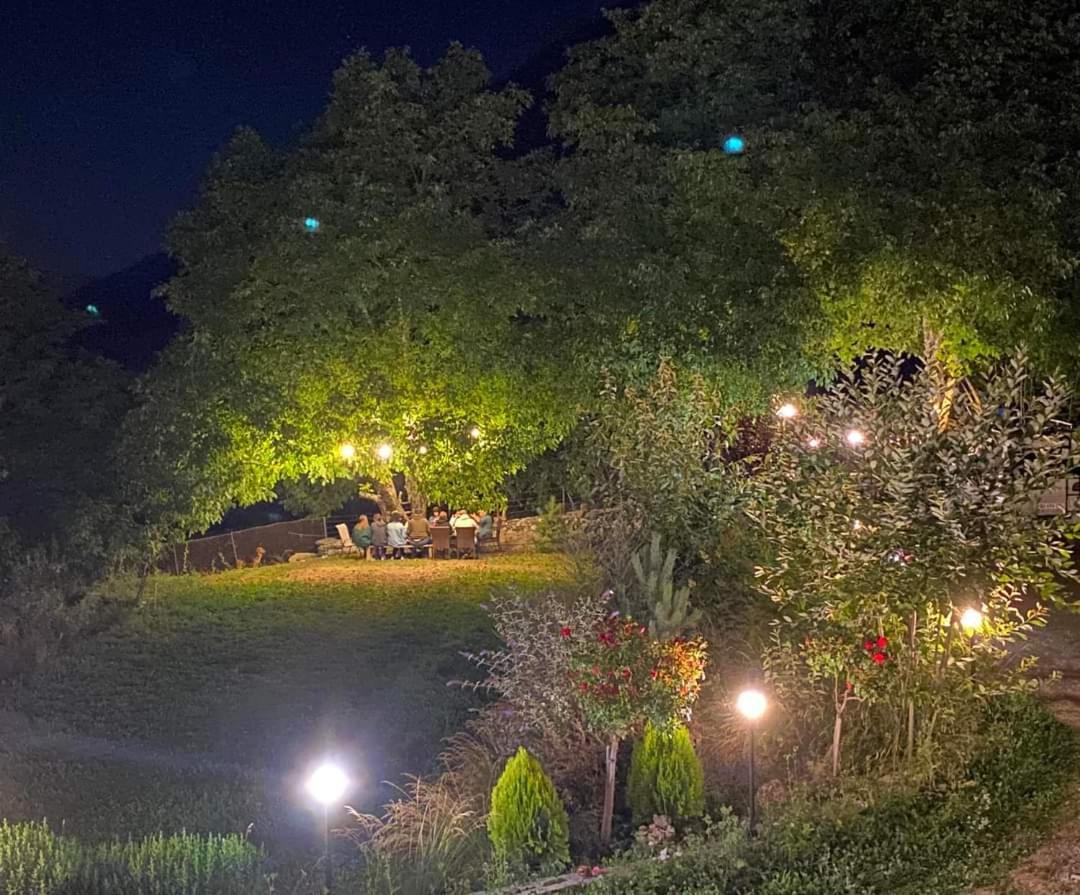 Roza'S Guest House Μέστια Εξωτερικό φωτογραφία