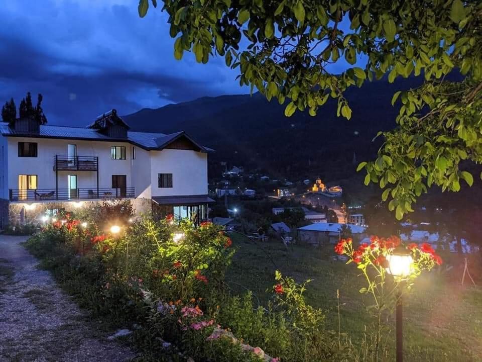 Roza'S Guest House Μέστια Εξωτερικό φωτογραφία