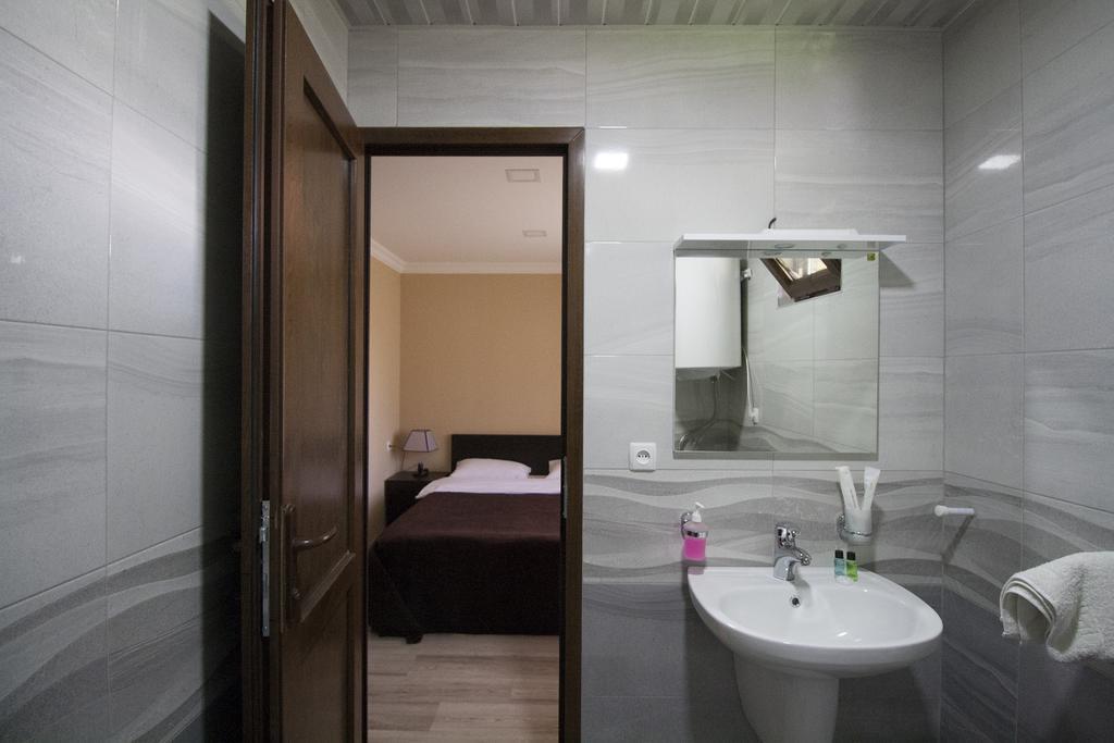 Roza'S Guest House Μέστια Εξωτερικό φωτογραφία