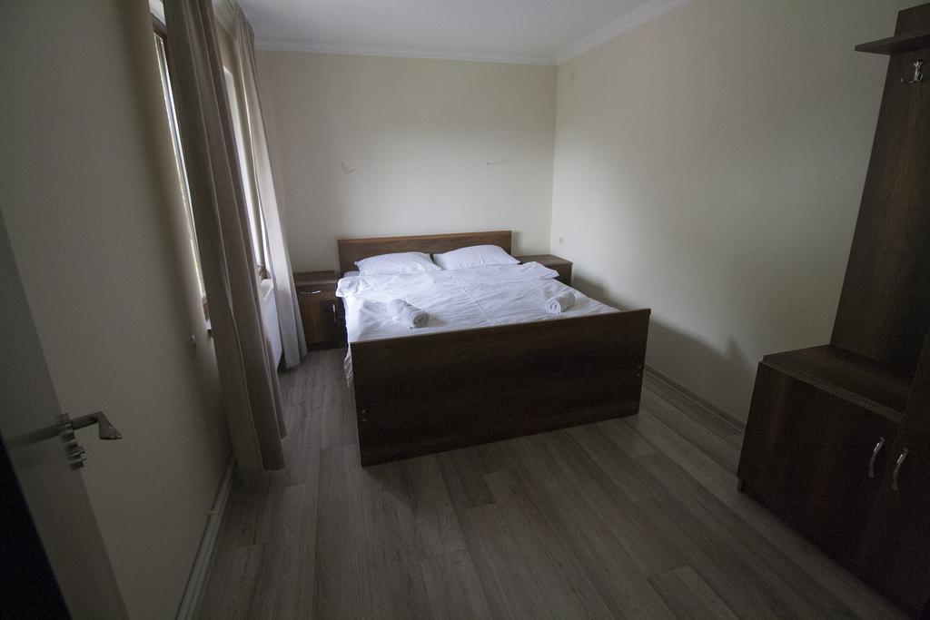 Roza'S Guest House Μέστια Εξωτερικό φωτογραφία